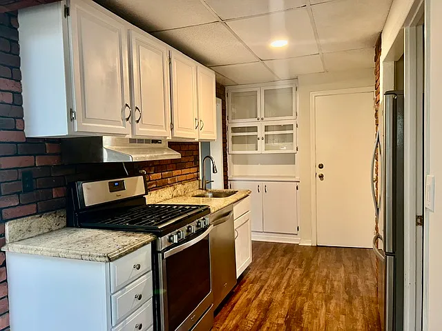 2 bed, 1.5 bath, $2,700 — Photo 2
