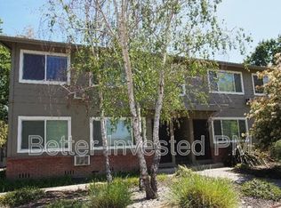 175 Oak Manor Ct APT D, Ukiah, CA 95482