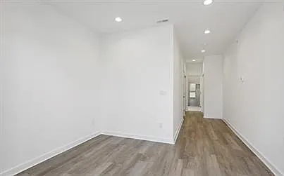 4 bed, 2500 sqft, $2,500 — Photo 3