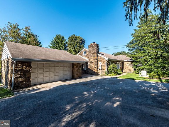 2nd image of 932 Croton Rd