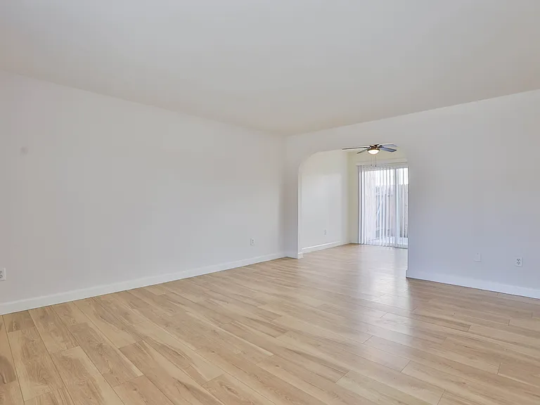 327 W Kelly Ave #B — Photo 11