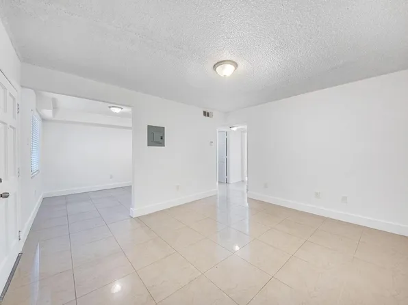 Villa Bianca, 13251 Memorial Hwy #10, Miami, FL 33161