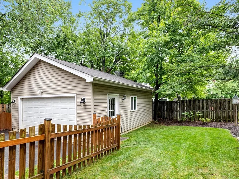 615 N George Mason Dr — Photo 18