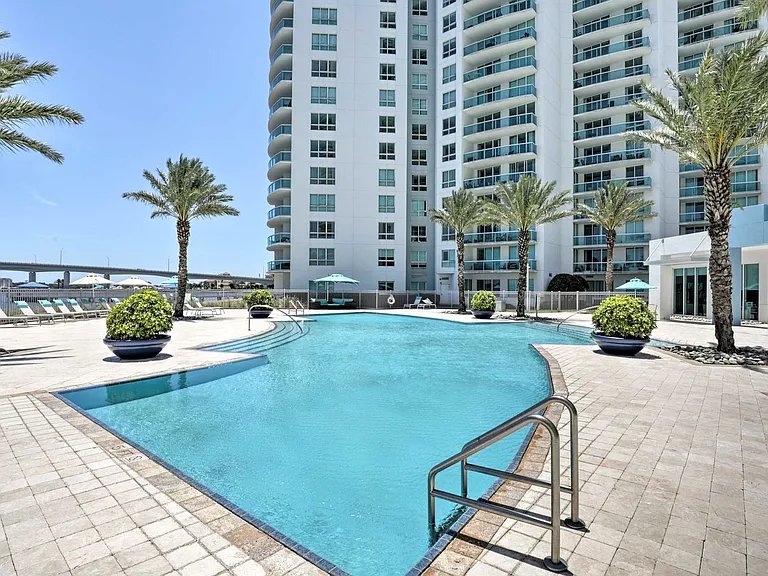 241 Riverside Dr #10-ID1546208P — Photo 4