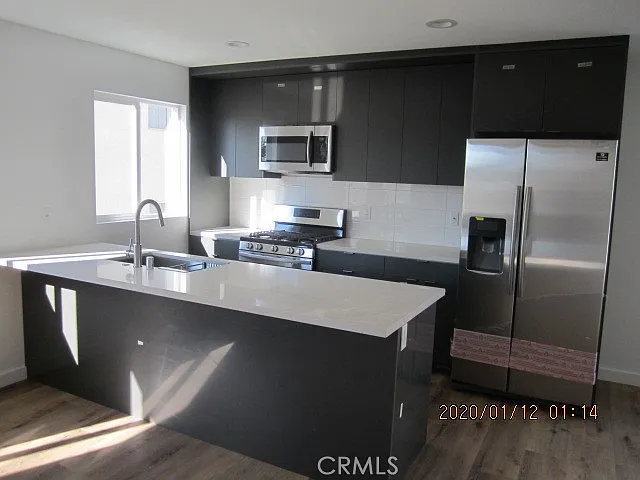 5 bed, 2000 sqft, $3,995 — Photo 4