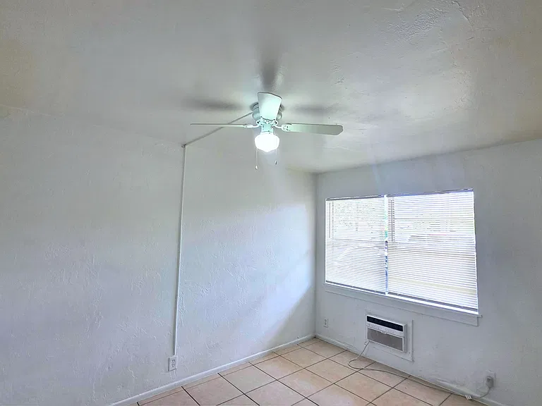 225 S B St #3 — Photo 6