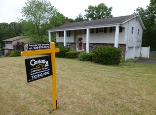 13 Dover St, Jackson, NJ 08527