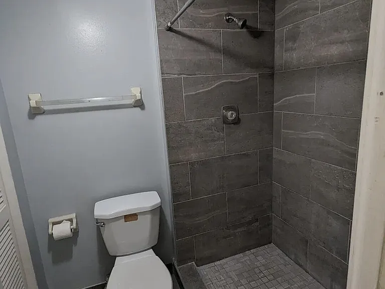 5229 Vineland Rd — Photo 12