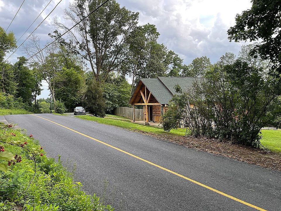 2nd image of 25 Deer Ln