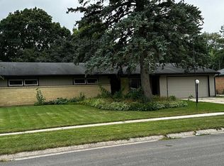 4721 Highcrest Rd, Rockford, IL 61107