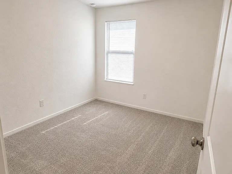 738 Thea Mdws — Photo 16