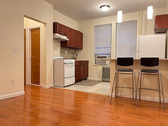 4th image of 30-32 33rd St #2FF