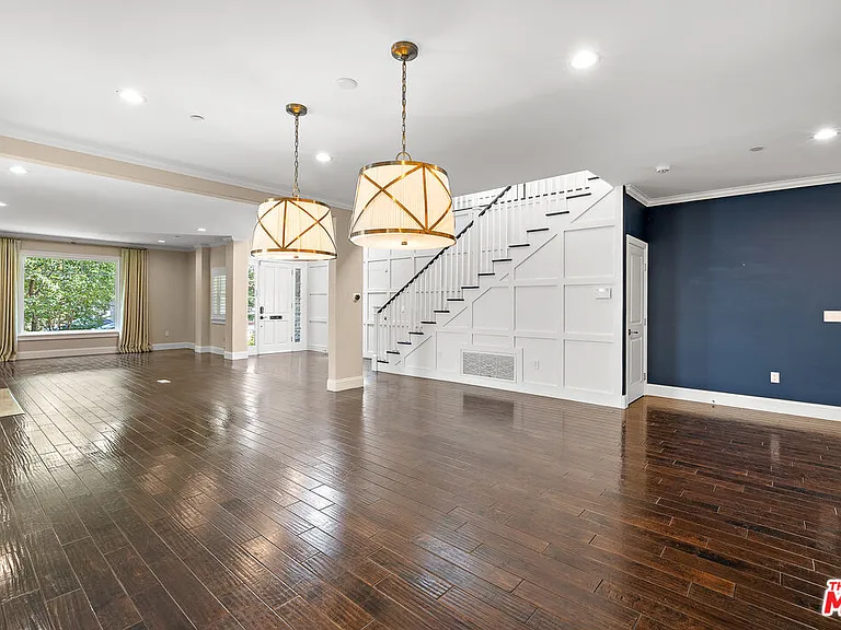 1147 Centinela Ave — Photo 13