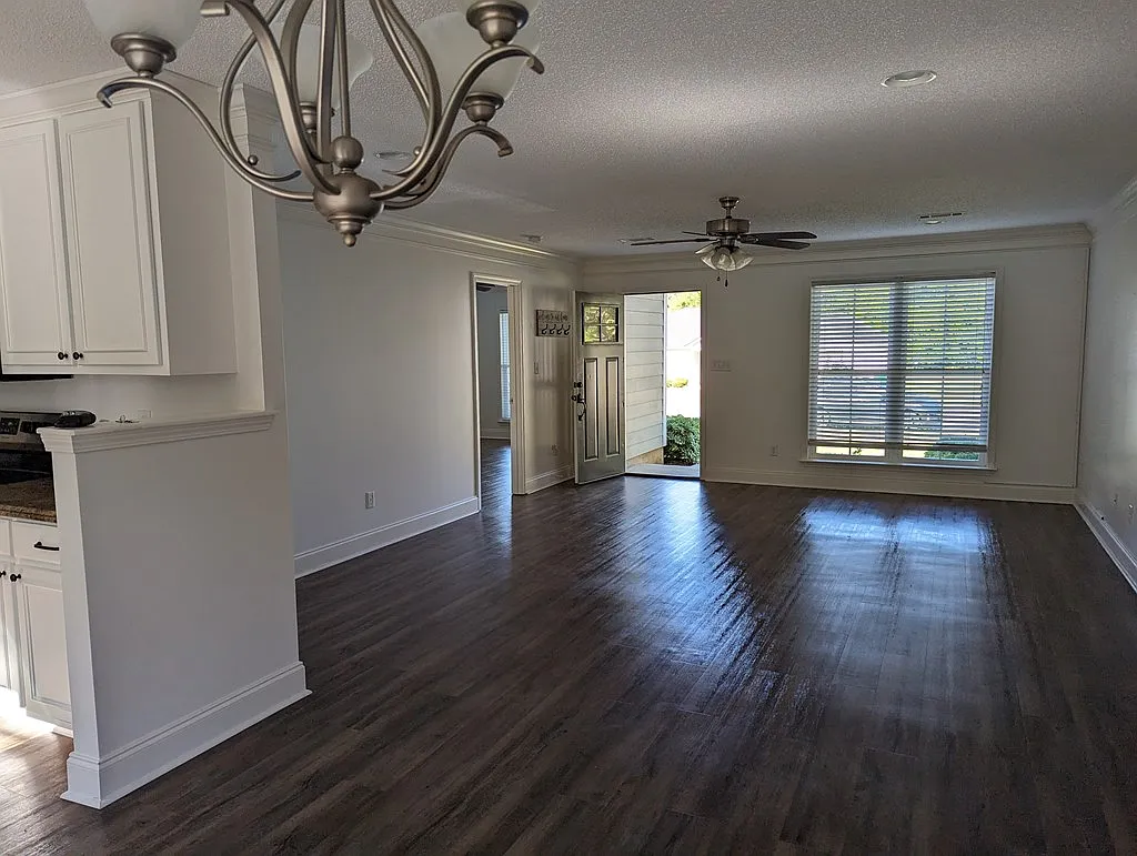 3 bed, 2.0 bath, 1510 sqft, $2,000 — Photo 4