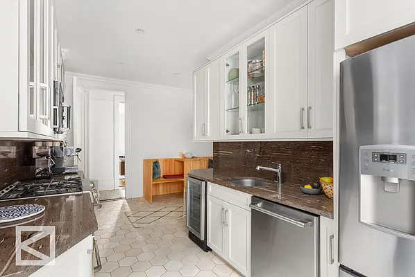 Rented by Douglas Elliman | media 18