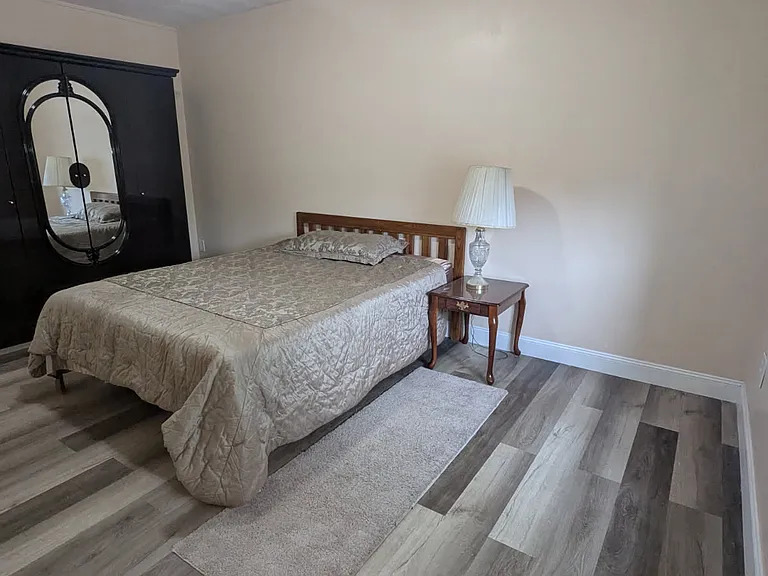 1 bedroom apartment -- furniture optional to stay.
