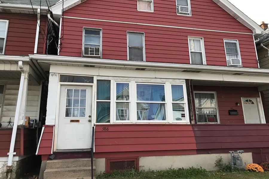586 Lincoln St photo 1