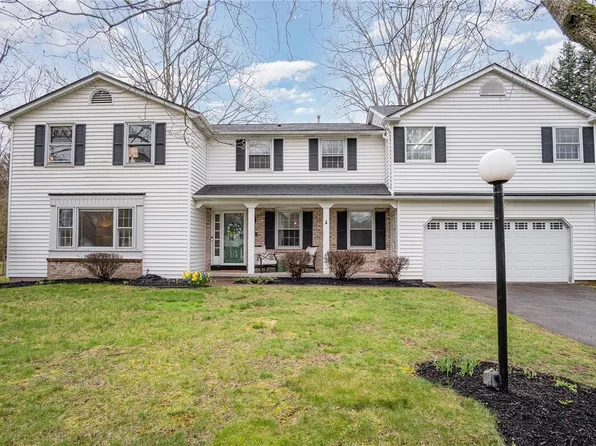 3 Kitty Hawk Dr, Pittsford, NY 14534