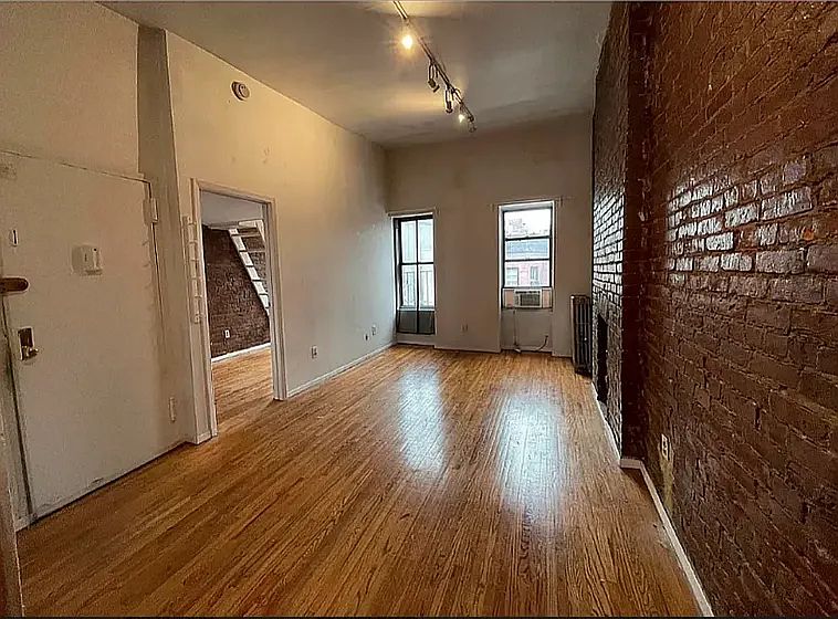1st image of 370 W 46th St APT 2