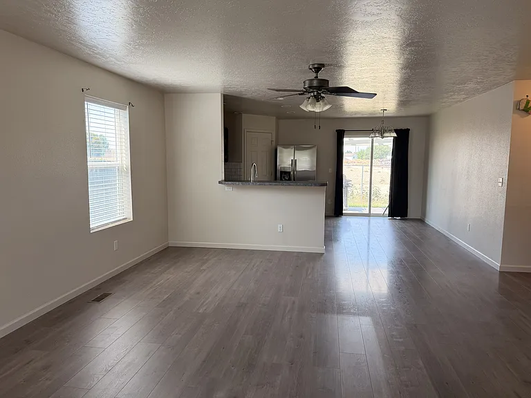 8556 W Snohomish St — Photo 3