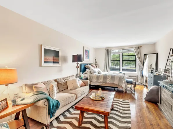 165 Christopher Street image 1 of 8