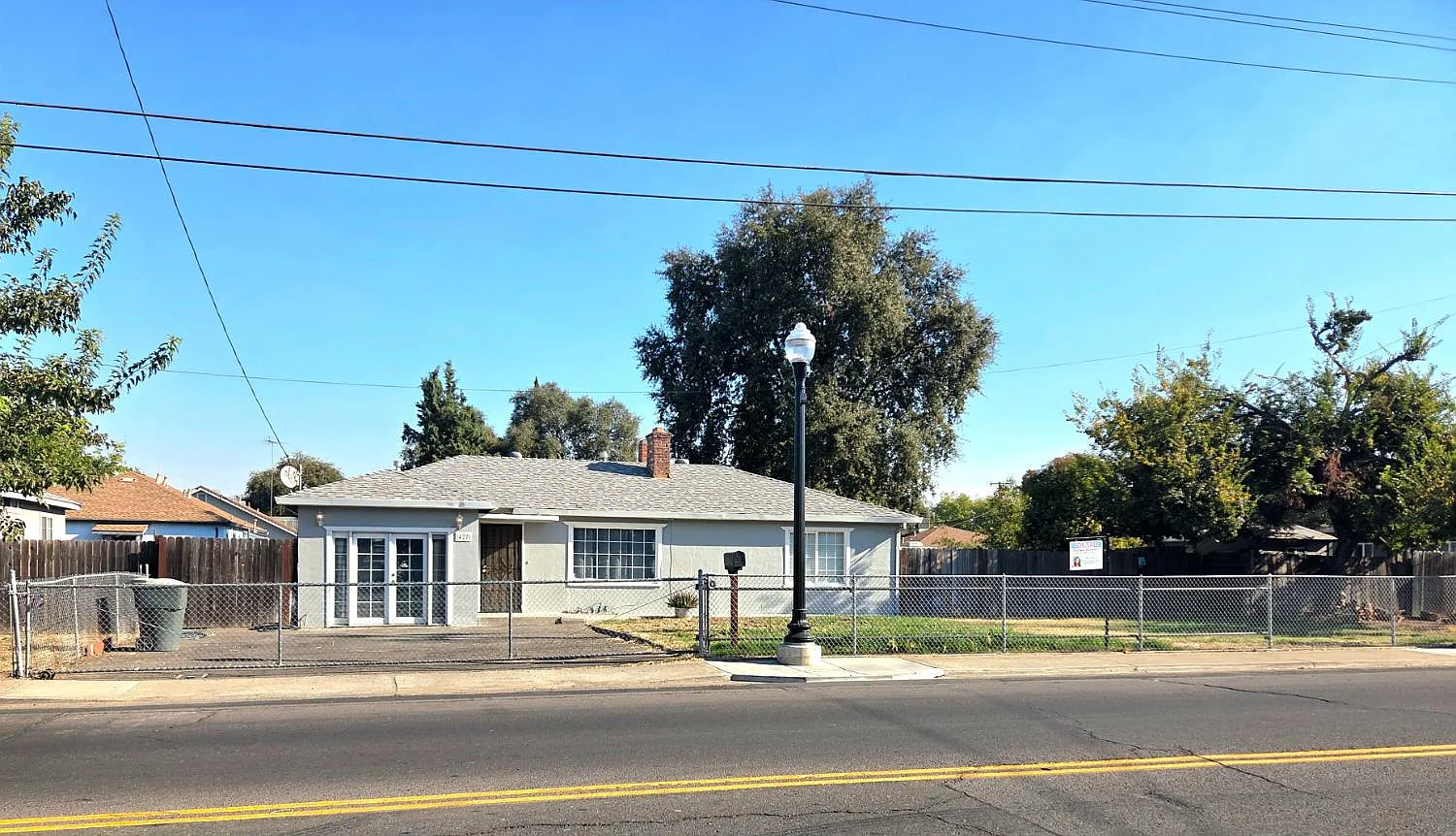3 bed, 1000 sqft, $2,100 — Photo 1