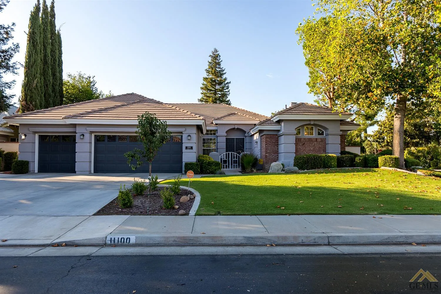 11100 Rockridge Way photo 1