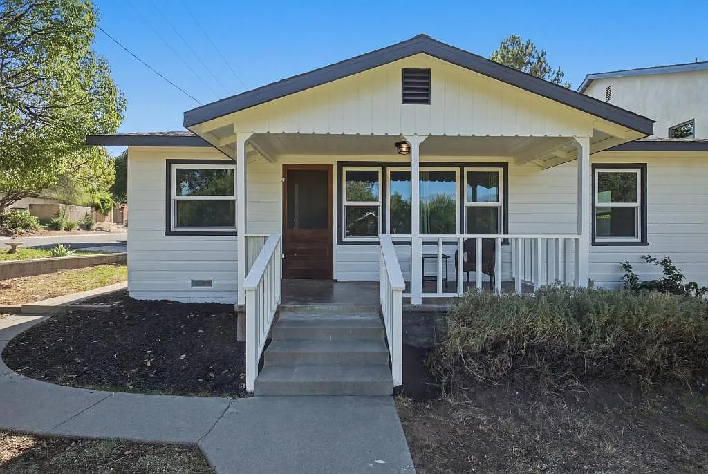 311 S Signal St — Photo 1