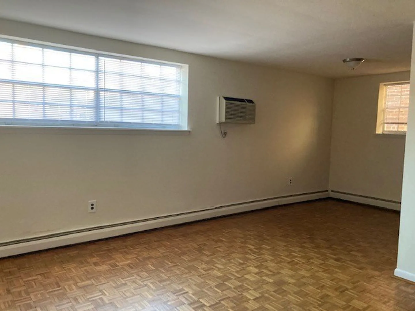 616 Unruh Avenue — Photo 3