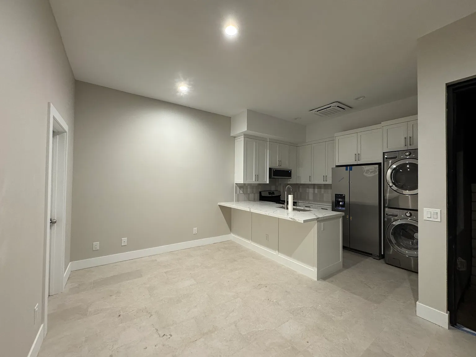 1 bed, 500 sqft, $1,900 — Photo 4