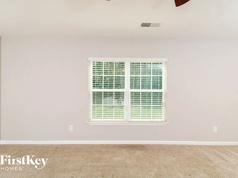 227 Sawyer Ln — Photo 2