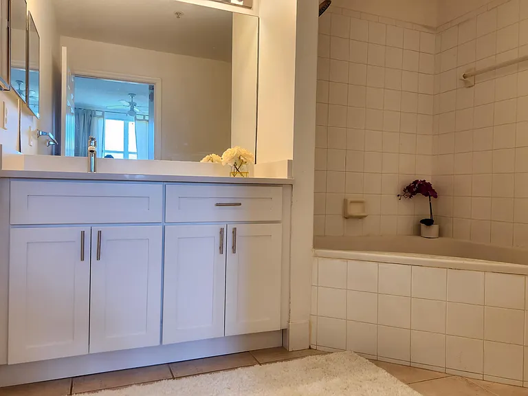 2060 Greenview Shores Blvd #305 — Photo 5