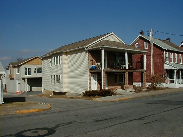 2 unit apartment, 2 bds ea.