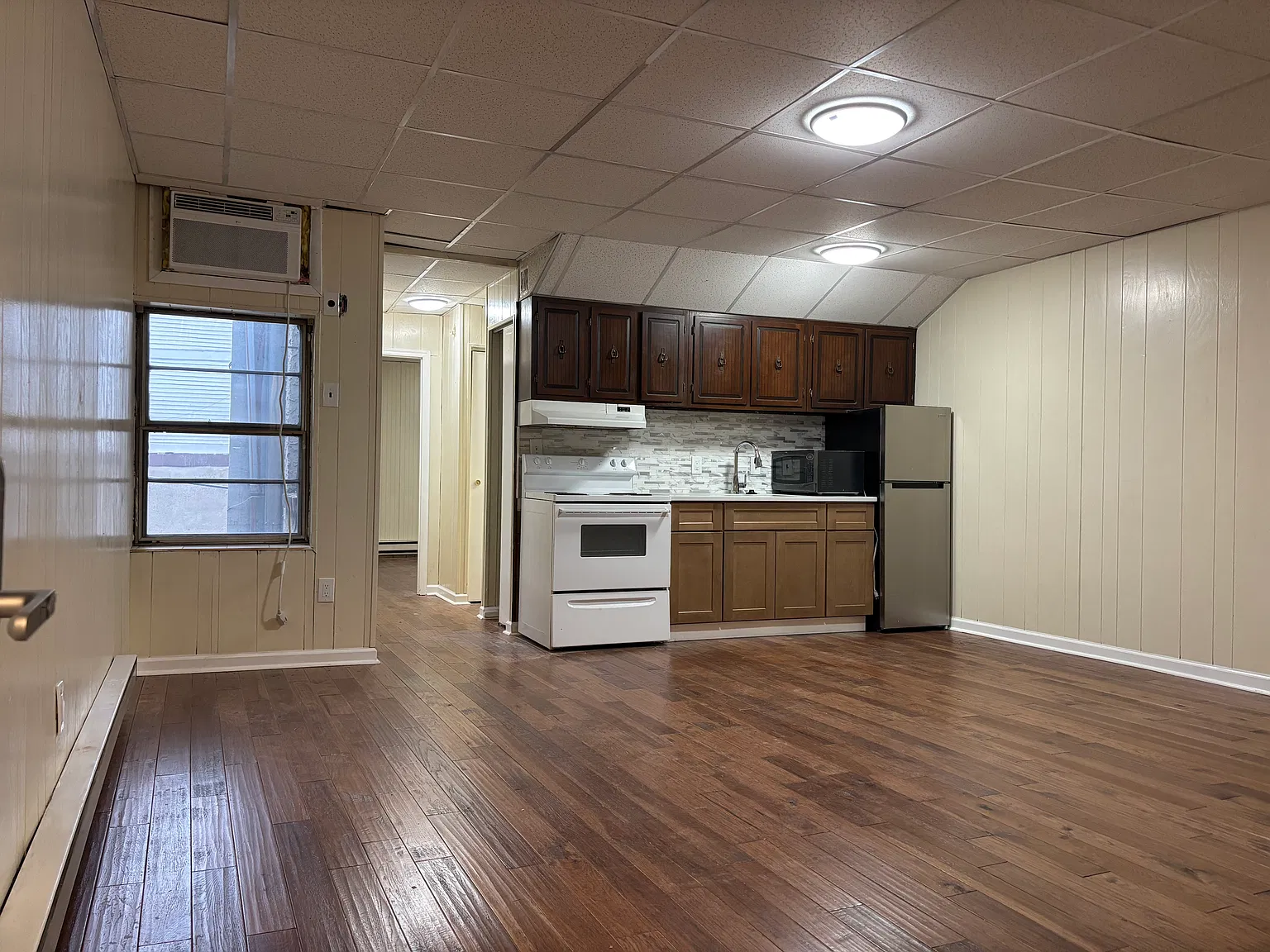 1 bed, $1,000 — Photo 1