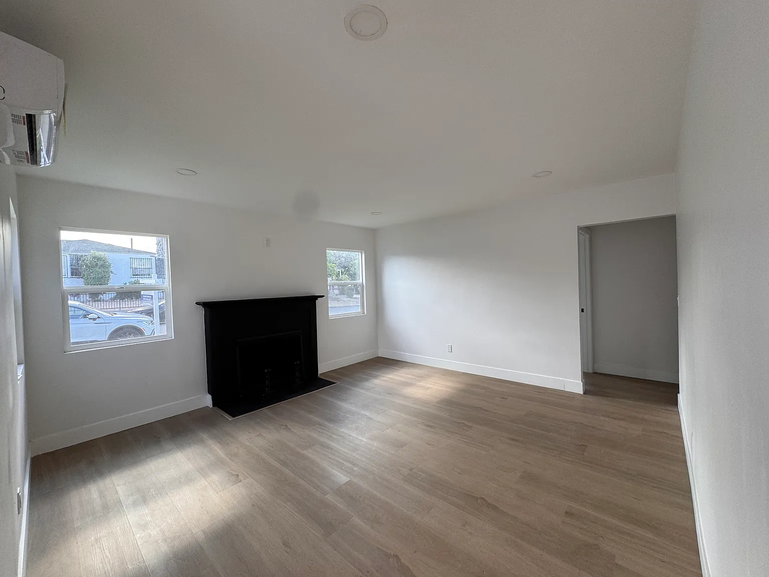 5 bed, 2115 sqft, $4,500 — Photo 4