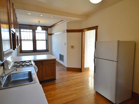 2nd image of 1400 W Warner Ave #3