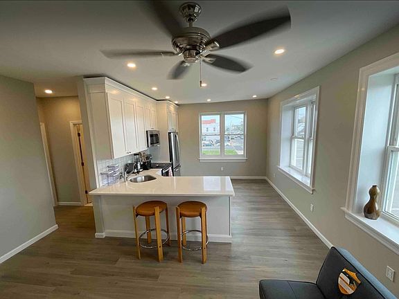 2nd image of 410 Lindell Blvd APT 6S