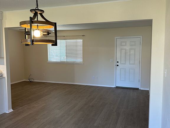5th image of 1406 Dyer St