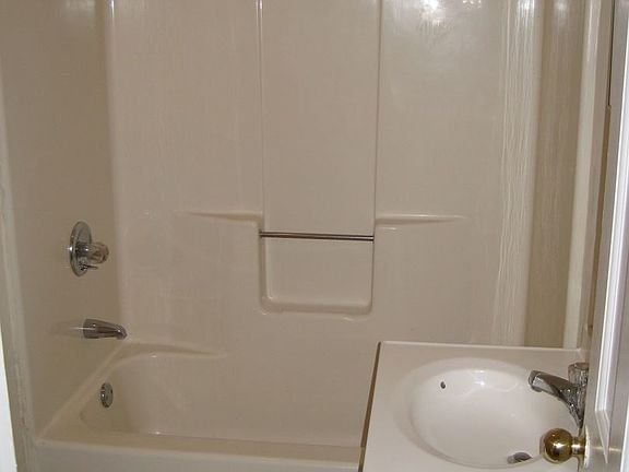 3rd image of 917 W Clay St