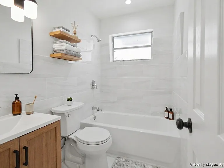 411B NE 57th Ct — Photo 7