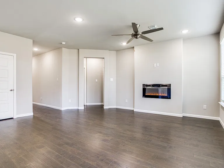 313 Ember Cir — Photo 11