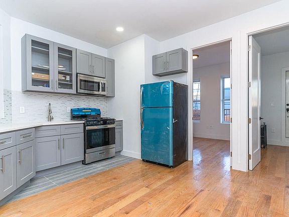 5th image of 1969 Pacific St #1