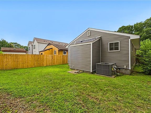 3rd image of 722 Ridgeway Ave