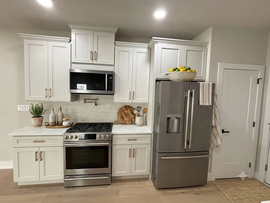 3 bed, 2500 sqft, $3,490 — Photo 3