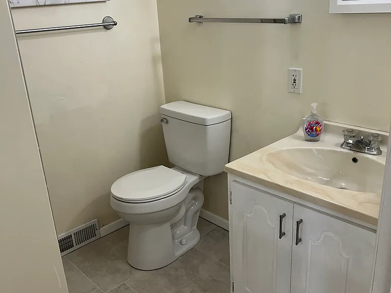 1308 State St — Photo 15