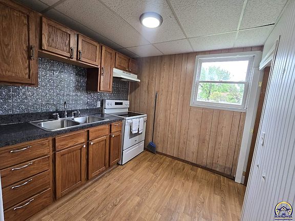 4th image of 1134 NW Central Ave