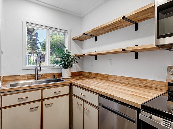 5th image of 916 S Cushman Avenue