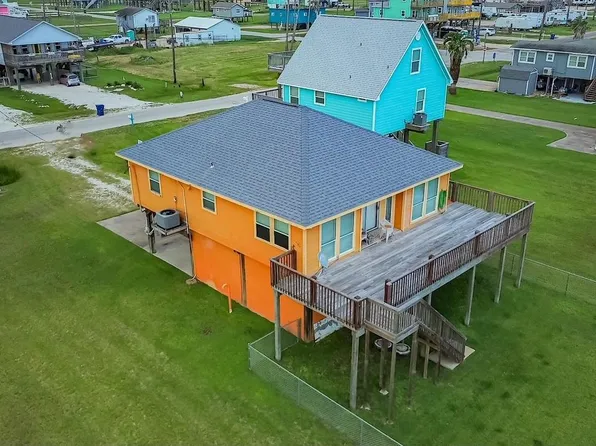 419 Thunder Rd, Surfside Beach, TX 77541