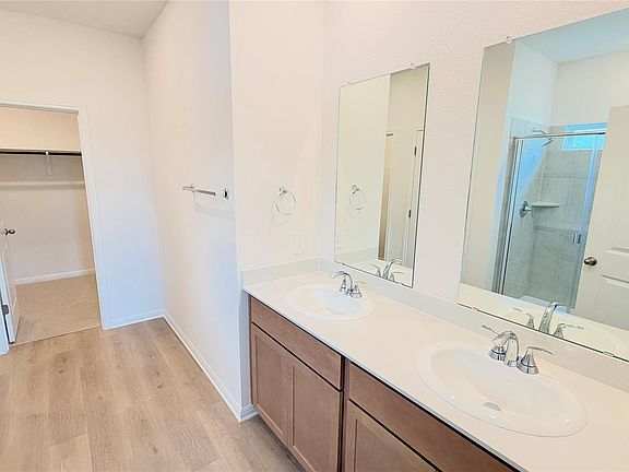 4th image of 112 Woodbrook Dr