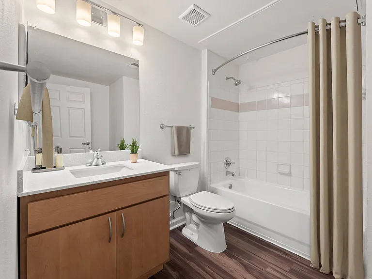 Sandy Creek Apartments — Photo 16